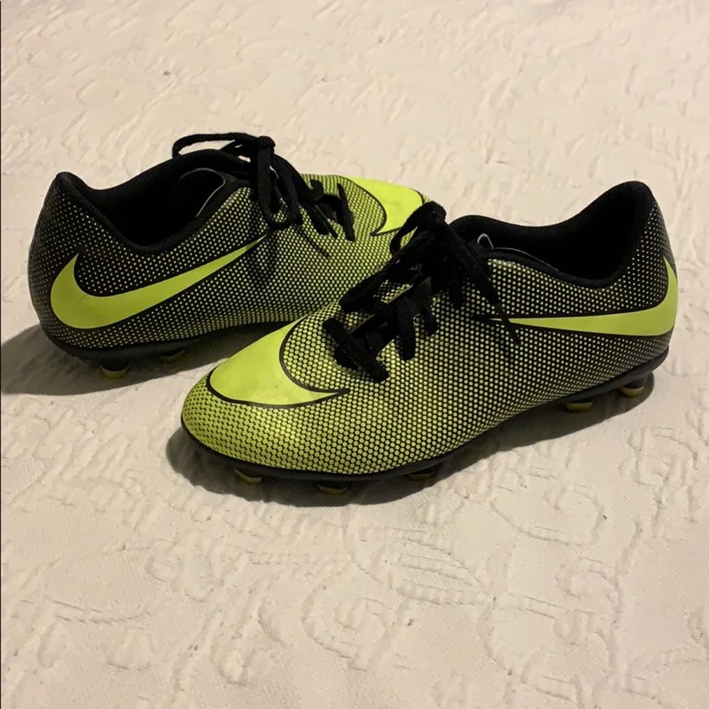 Nike girls soccer cleats size 5Y